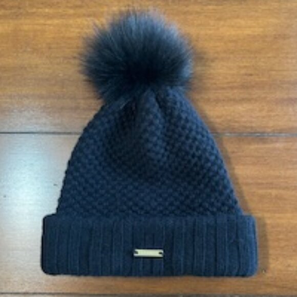 Burberry black beanie with fox fur - Picture 1 of 8